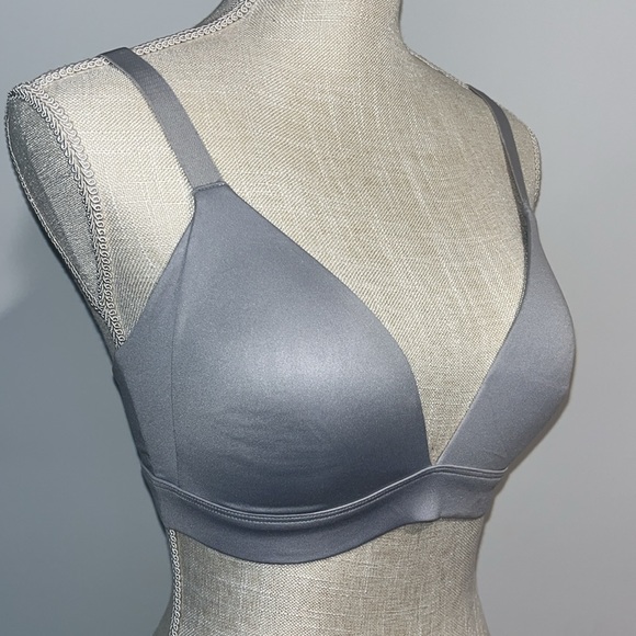 3/$20 - NWT! Aiden Light Gray Lightly Lined Wirefree Bra - Picture 3 of 8